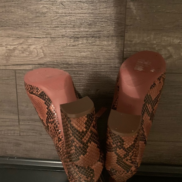 NWOT H&M Snakeskin print ankle boots size 8 - Picture 3 of 7
